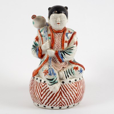 Lot 259 - A Japanese kakiemon water dropper, circa 1680,...