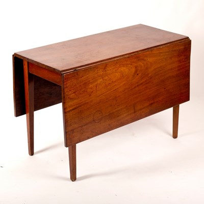 Lot 442 - A Georgian mahogany drop leaf table, 127.5cm x...