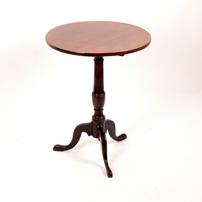 Lot 461 - A George III mahogany lamp table, circular top...