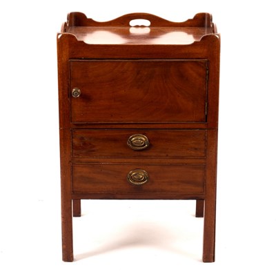 Lot 472 - A George III mahogany tray top commode, 51cm wide
