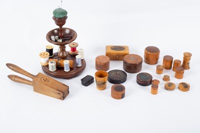 Lot 949 - A collection of treen including cotton...