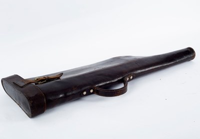 Lot 971 - A leather leg o'mutton gun case, 78.5cm long