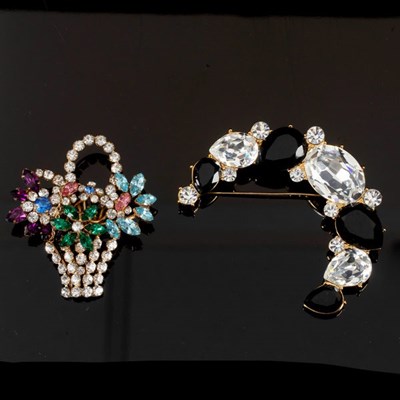 Lot 3 - A costume jewellery brooch in the form of a...