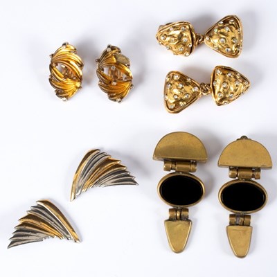 Lot 4 - Chanel, a pair of abstract design drop ear...