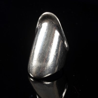 Lot 17 - Mina Spiridis for Georg Jensen, a silver ring,...