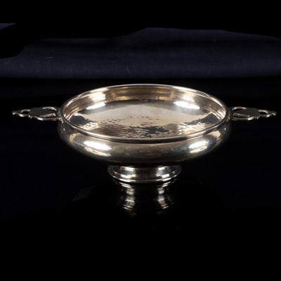 Lot 25 - An Arts and Crafts silver quaich, A E Jones,...