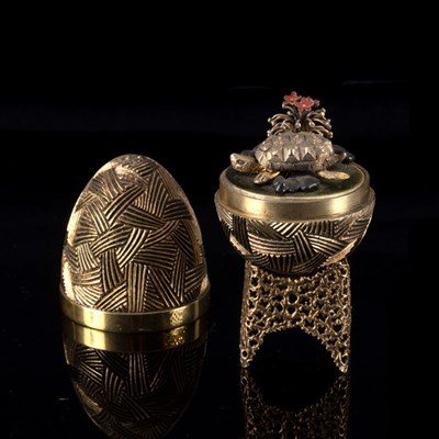 Lot 27 - Stuart Devlin, a silver, silver-gilt and...