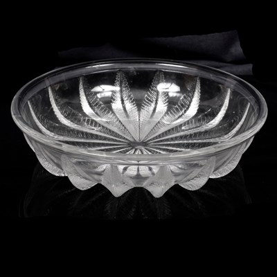 Lot 50 - Lalique, a Chataignier pattern bowl in clear...
