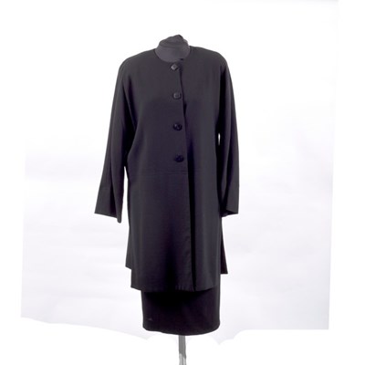 Lot 648 - A Jean Muir black wool crepe suit, the half...