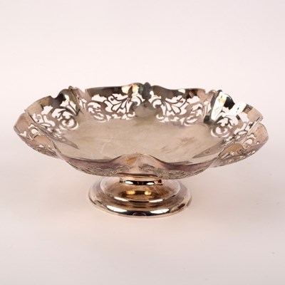 Lot 4 - A silver fruit bowl, SJL & Co, Birmingham 1934,...