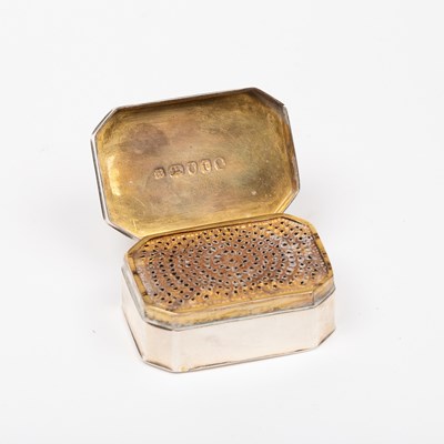 Lot 48 - A George III silver nutmeg grater, Thomas...