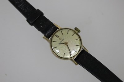 Lot 45 - A lady's Omega 9ct gold cased wristwatch,...
