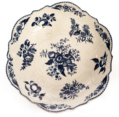 Lot 62 - A Worcester pinecone pattern junket dish, 26cm...
