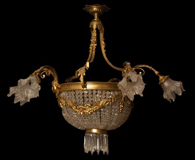 Lot 760 - A three-branch six-light chandelier