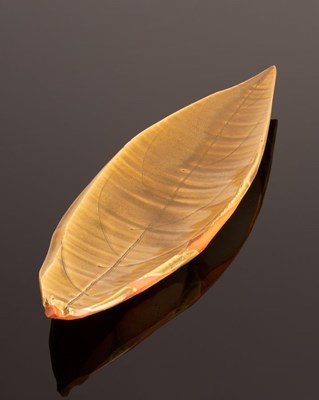 Lot 54 - Hamanaka Gesson (born 1943), stoneware platter...