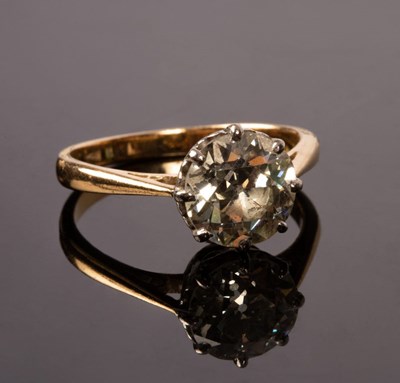 Lot 7 - A diamond solitaire ring, the claw set stone...