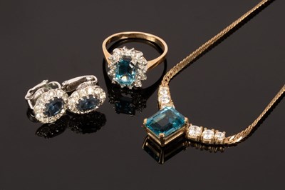 Lot 25 - A group of paste set jewellery comprising a...