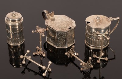 Lot 98 - A George III silver mustard pot, Robert &...