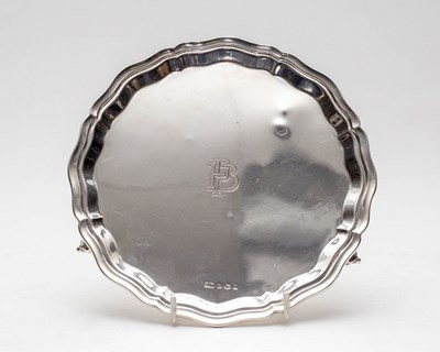 Lot 7 - A silver salver, Viner's Ltd., Sheffield 1940,...