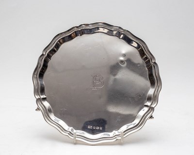 Lot 7 - A silver salver, Viner's Ltd., Sheffield 1940,...