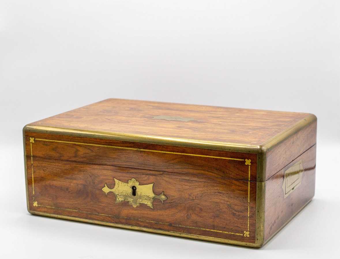 Lot 42 - A George IV Goncalo Alves gentleman's dressing...