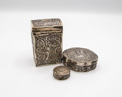 Lot 49 - A Continental .900 standard silver snuff box,...