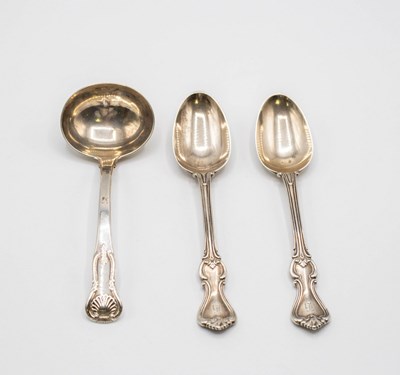Lot 87 - A Georgian silver sauce ladle, James and...