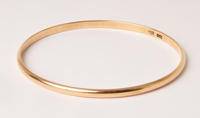 Lot 82 - A 9ct gold bangle, plain form, approximately...