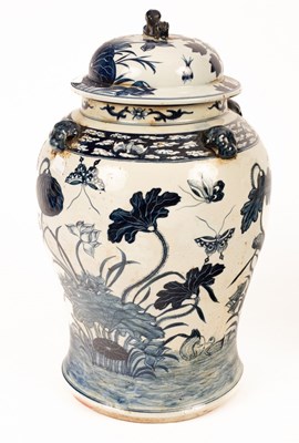 Lot 85 - A pair of Chinese blue and white baluster jars...