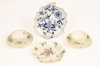 Lot 520 - Two Worcester porcelain tea bowls and saucers,...
