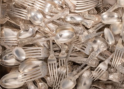 Lot 1 - A quantity of silver Queens pattern flatware,...