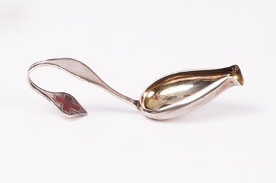 Lot 25 - An Edwardian silver medicine spoon, Levi &...