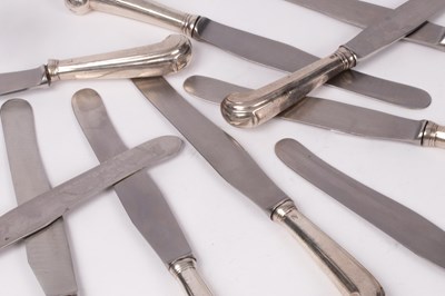 Lot 51 - A set of ten silver-handled pistol grip dinner...