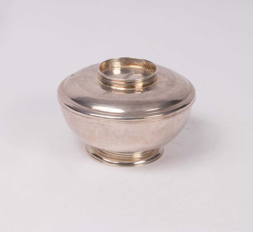 Lot 65 - A George I Britannia silver sugar bowl and...