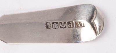 Lot 74 - A Scottish silver oar pattern toddy ladle,...