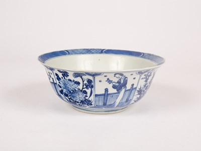 Lot 41 - A Chinese blue and white bowl