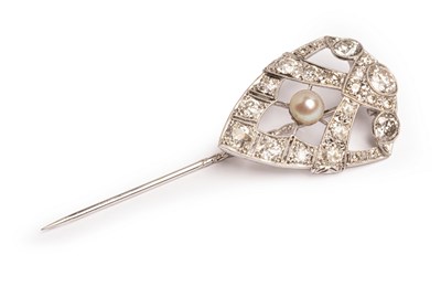 Lot 25 - An early 20th Century diamond and pearl jabot...