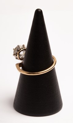 Lot 48 - An early 20th Century 'toi et moi' diamond...