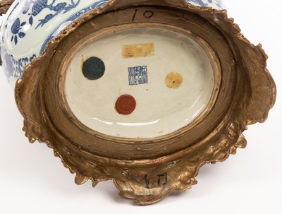 Lot 723 - A Chinese blue and white vase, Daqing Qianlong...