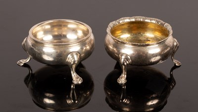 Lot 29 - A George III circular silver salt, London 1743,...