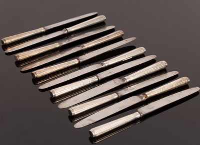 Lot 91 - A set of twelve George III silver handled...