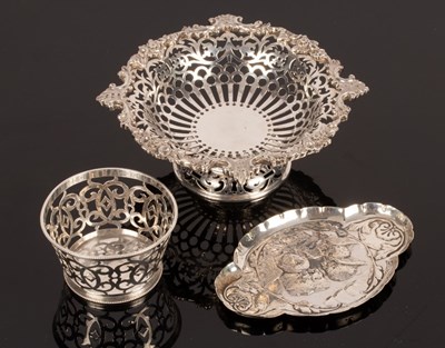 Lot 94 - An Edwardian silver pedestal bonbon dish,...