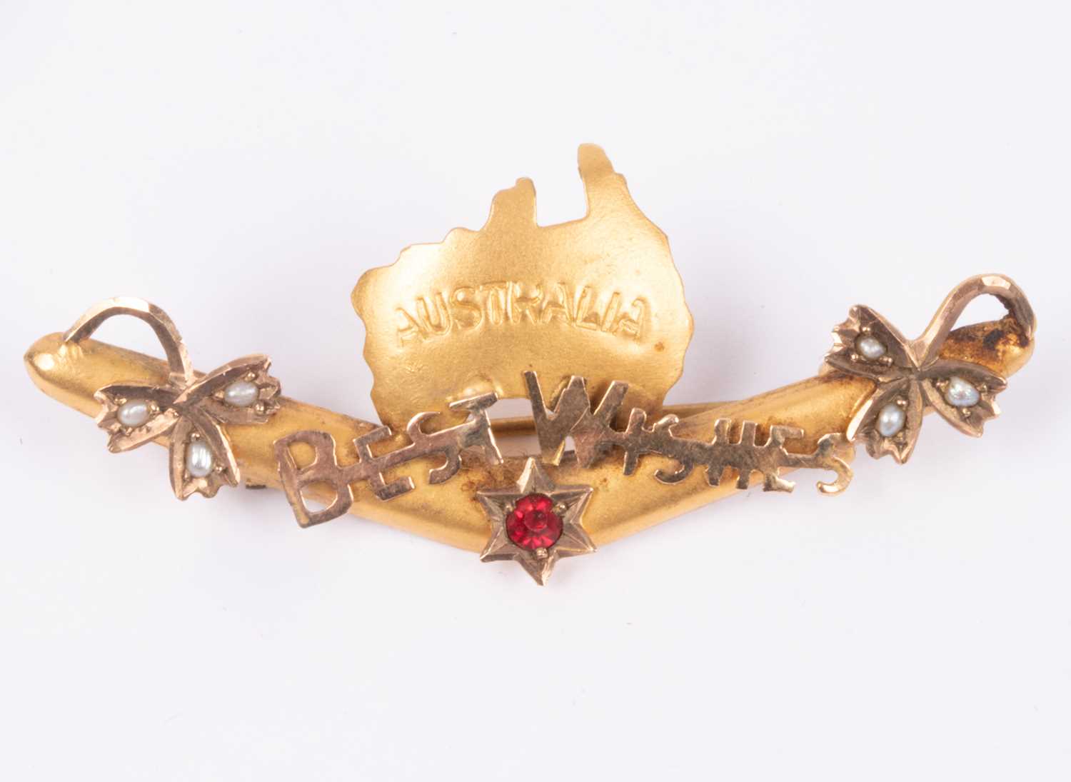Lot 49 - An early 20th century 9ct gold 'Australia' brooch