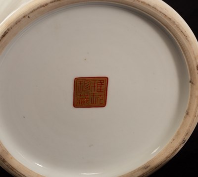 Lot 962 - A large Chinese vase, Qianlong mark but of a...