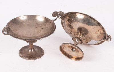 Lot 4 - A pair of silver tazza