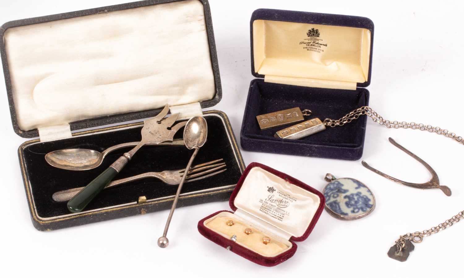 Lot 24 - A pair of novelty silver wishbone sugar nips