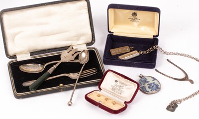 Lot 24 - A pair of novelty silver wishbone sugar nips