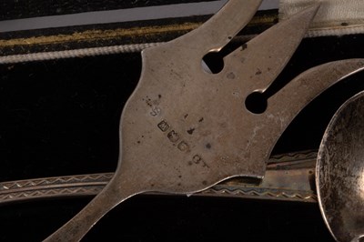 Lot 24 - A pair of novelty silver wishbone sugar nips