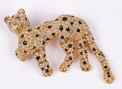 Lot 68 - A costume jewellery yellow metal brooch