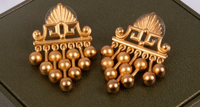 Lot 62 - A pair of yellow metal Etruscan-style earrings